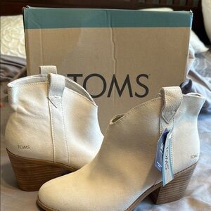 TOMS Constance Cream Ankle Boots Size 9.5 NWT